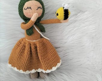 Hijab Doll With Bee, Crochet Hijab Doll, Amigurumi Muslim Doll, Muslim dolls for girls, Muslim toy, Ramadan gift, Muslim Gift, Eid Gifts
