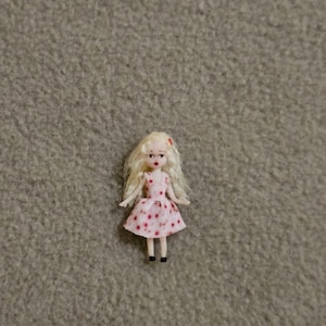 OOAK Miniatur Spielzeugpuppe für 1:12 Puppenhaus Künstler handgefertigt