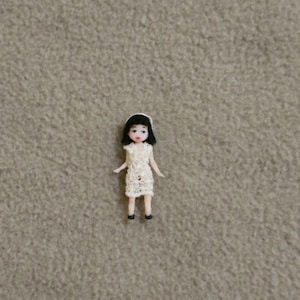 OOAK winzige Miniatur Puppenhaus Spielzeug Puppe Künstler handgemacht
