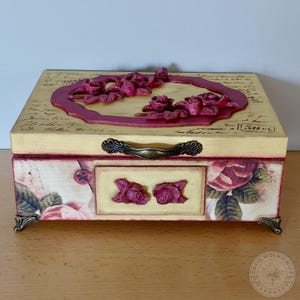 Trälåda för smycken eller te – rosor, handgjord decoupage
