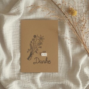 Handgemachte Dankeskarte Blumenstrauß | Karte VON HERZEN DANKE | Kraftpapier Klappkarte mit Modelliermasse-Herz-Detail | Unikat Geschenkidee