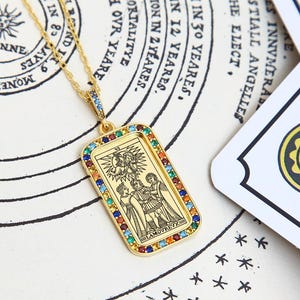 Collier de cartes de tarot pour amoureux, pendentif en or avec pierres précieuses colorées, bijoux mystiques spirituels, cadeau pour elle, collier de tarot du zodiaque