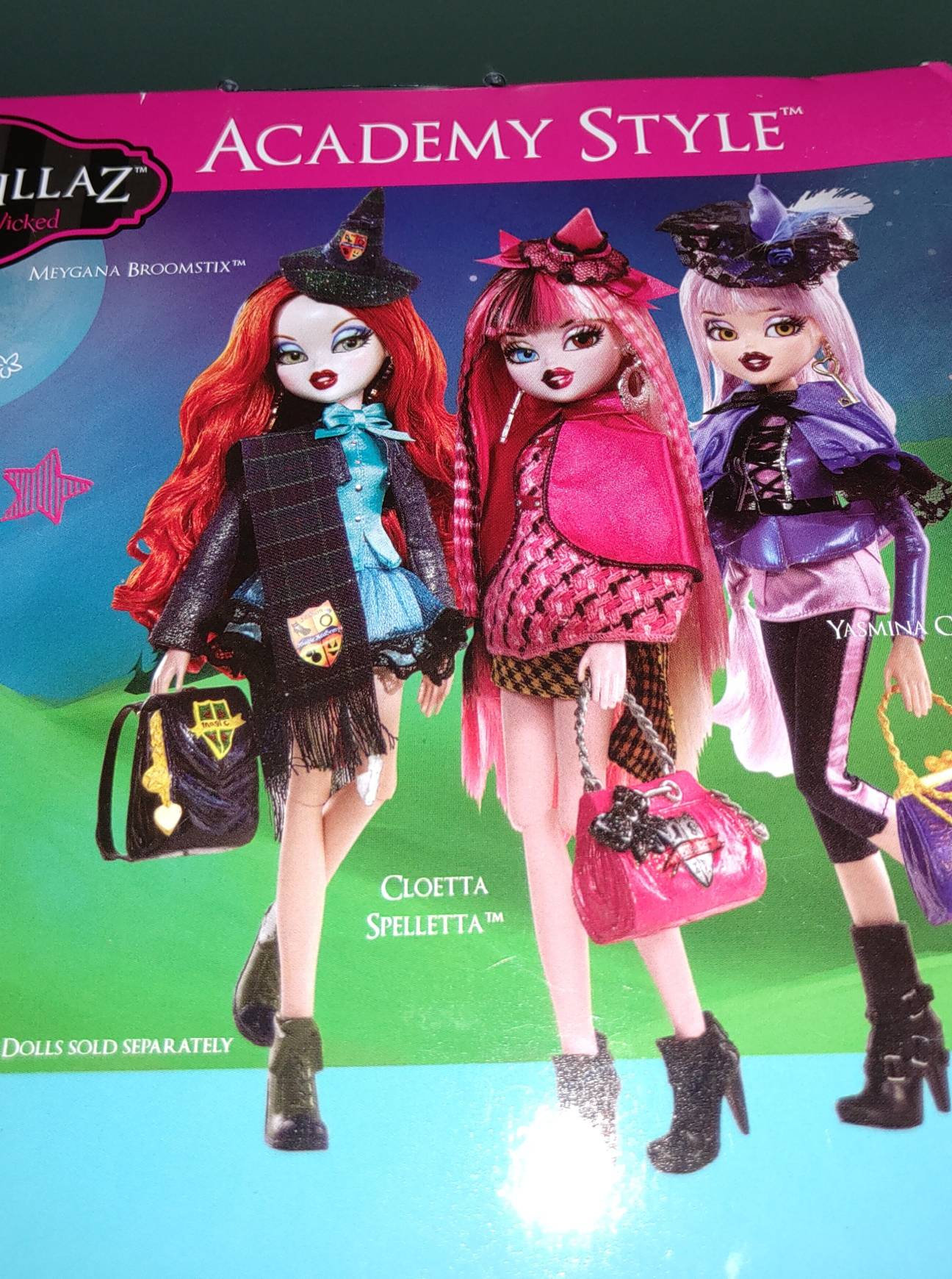 BRATZ Dolls Fashion Pack Bratzillaz Charmed Life Academy Style Meygana  Broomstix Accessories 