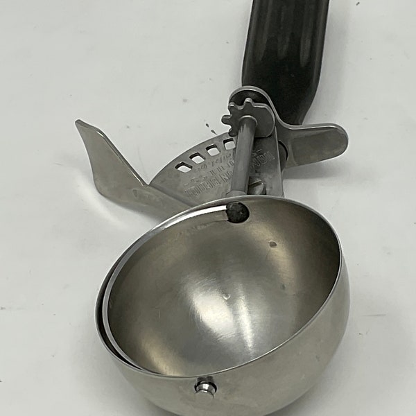 Hamilton Beach 66 Ice Cream Scoop in Great Shape! Stainless, smooth release.
