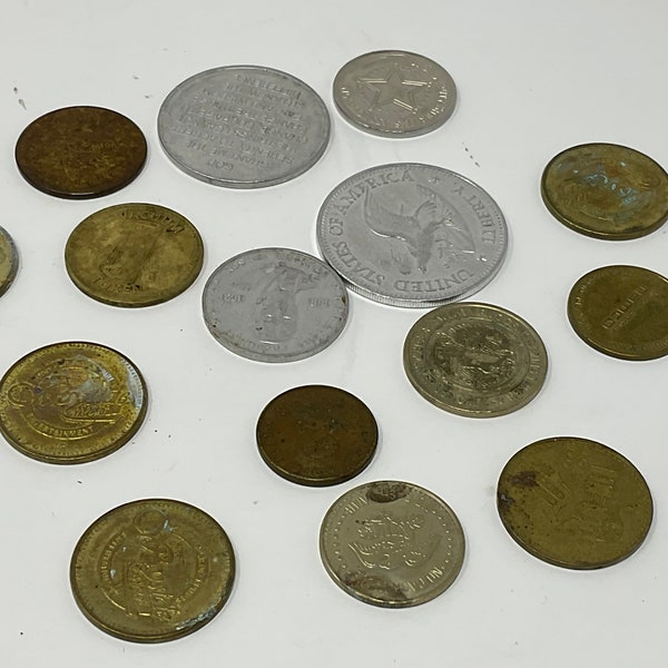 Lot of 15 Vintage Souvenir Tokens from All Over US. Gaming, Arcades, Gambling, Amusements, Advertising, Gas Station Premiums, etc.