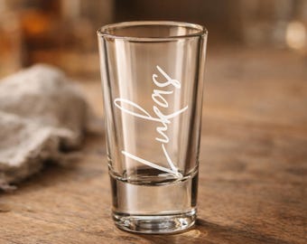Personalisiertes Schnapsglas Set mit Namensgravur, Shotgläser als Gastgeschenk für Hochzeit, Schnapsstamperl mit Wunschname 2cl Gastgeschenk