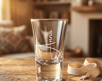 Personalisiertes Schnapsglas Set mit Namensgravur, Shotgläser als Gastgeschenk für Hochzeit, Schnapsstamperl mit Wunschname 2cl Gastgeschenk