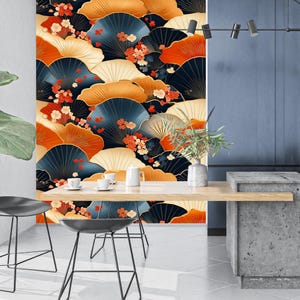 Carta da parati di lusso con ventaglio giapponese – Carta da parati floreale asiatica Art Déco – Elegante decorazione d'interni in oro, blu navy e arancione