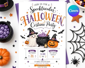 Puede incluir: Una tarjeta de invitación blanca para una fiesta de disfraces de Halloween con un fantasma con sombrero de bruja, un caldero negro con burbujas moradas y una calabaza. El texto dice Join Us For A Spooktacular Halloween Costume Party.