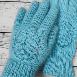 Handcrafted Blue Merino Wool Mittens: Elegant Knit Winter Gloves