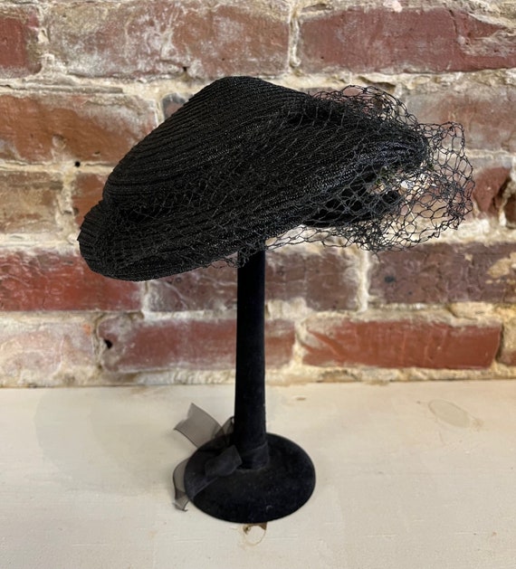 Vintage Black Straw Topper Hat, Veil, Small Flowe… - image 4