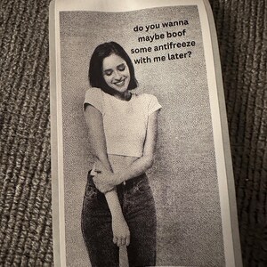 Antivriesmeisje | Lofi labeltape sticker