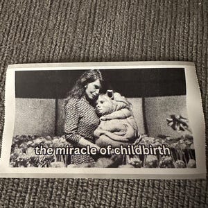 Het wonder van de bevalling | Lofi labeltape sticker