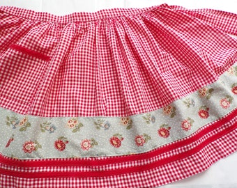 Vintage Apron, With Floral Fabric Trim