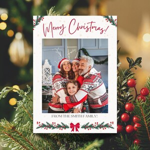 Bewerkbare Merry Christmas Family-kaartsjabloon | Klantgerichte kerstvakantie van canva | Voeg je eigen foto's en aangepaste tekst toe