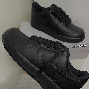 Zapatillas Air Force 1 negras personalizadas con cordones de cuerda, zapatillas unisex hechas a mano, zapatos de moda urbana, diseño AF1 con cordones gruesos