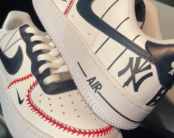 Custom Hand Painted New York Yankees Air Force 1 Sneakers  display picture 1