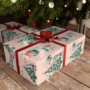 Rotoli di carta da regalo natalizia in rosa
