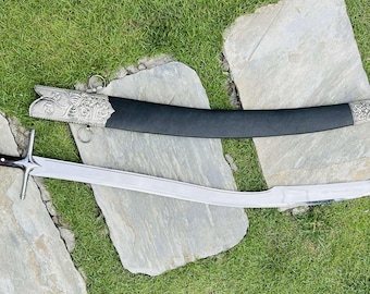 Espada Kilij de acero al carbono hecha a mano con vaina ornamentada