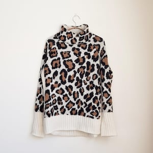 Vintage Leopard Pattern Sweater Animal pattern knitted pullover, Jacquard Sweater, Unisex turtleneck medium sweater
