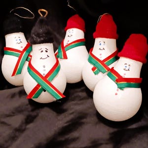 5 SCHNEEMÄNNER-Weihnachtsornamente, hängende Weihnachtsdekoration, Ornament-Geschenkbörse - Stocking Stuffer, Shelf Sitter, Teil des Herzstücks