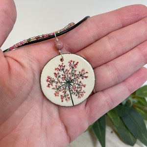 Pink Queen Anne's Lace Pendant on Beaded Necklace, Floral Necklace, Pressed Flower Jewelry, Wild Flower Necklace image 3