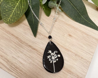 Black and White Queen Anne’s Lace Pendant on Chain, Black Botanical Necklace, Pressed Flower Pendant, Flower Print, Woodland Necklace