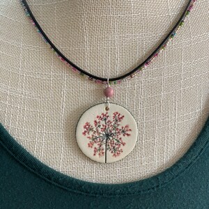 Pink Queen Anne's Lace Pendant on Beaded Necklace, Floral Necklace, Pressed Flower Jewelry, Wild Flower Necklace image 2