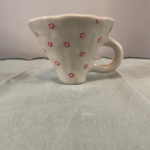 Erdbeer-Blumen-Tasse
