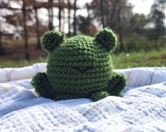 Frog Crochet Pattern, Easy Beginner Amigurumi Project