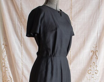 Vintage 1950s / 1960s size M/L wool/silk blend midi length black wiggle dress with back zip, short sleeves and keyhole neckline