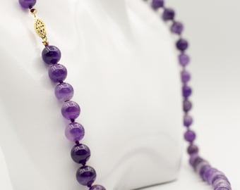 Vintage 1980s purple amethyst natural stone hand-knotted beaded necklace with gold tone metal filigree fish hook clasp