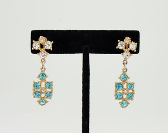 Vintage unsigned blue and white rhinestone screw back dangle earrings in gold tone metal settings