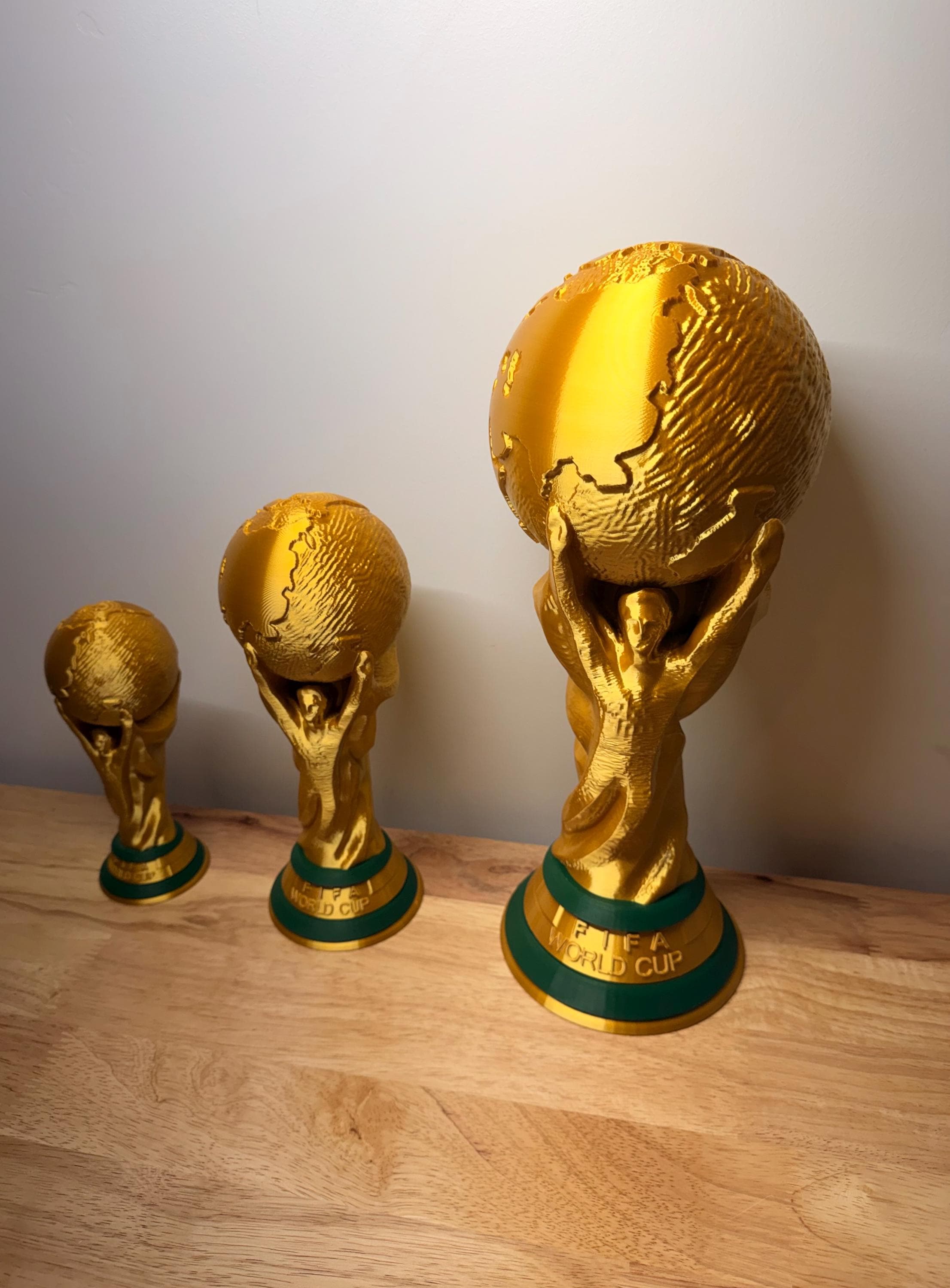 FIFAワールドカップ風3Dアートオブジェ ゴールド 約25cm 高級インテリア il_fullxfull.7623620149_n0vp.jpg
