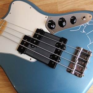 Thumb Rest Finger Ramp - Fender Jaguar PJ Bass 4 String, 3D Printed, Multiple Neck Radii – Precision Fit for Smooth Playing!