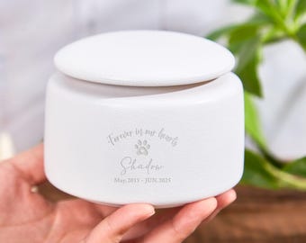 Personlig urna för husdjur: Graverat keramiskt minnesmärke för hund och katt