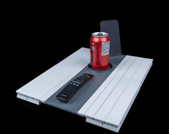 Bandeja para el brazo del sofá impresa en 3D: mesa auxiliar flexible para sofá con portavasos y ranura para el teléfono.