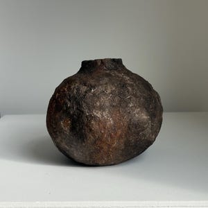 paper mache vase, medium handmade vase, black aged vase, wabi sabi, mediterranean vase, sustainable decor, weathered, organic decor