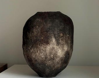 handgjord mörk papier-maché-vas, wabi sabi japandi-dekor, organisk jordnära minimalistisk accent