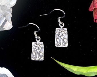 Lotusbloemoorbellen: antiekzilveren zen-sieraden, hypoallergeen, geboortebloem juli