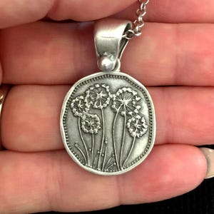Collana con ciondolo a forma di dente di leone in argento antico fatto a mano