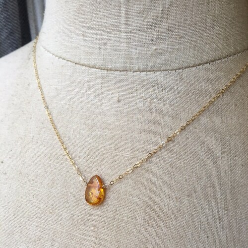 Small Amber Necklace, Amber Necklace, Amber Stone, Baltic Amber, Birthstone Necklace, November Birthstone, Bridesmaid Necklace, Amber