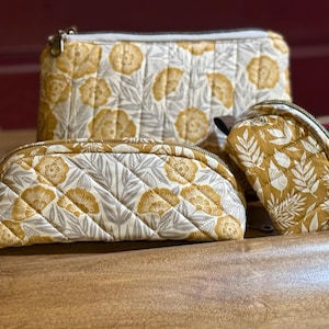Quilted makeup bag; Handmade makeup bag; Cosmetic bag; Travel makeup bag; Zipper pouch; Toiletry bag; Small bag; Makeup pouch; Quilted pouch