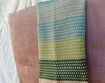 Manta de bebé a rayas de crochet hecha a mano: un acogedor recuerdo para recién nacidos, ideal para la habitación de tu bebé o como regalo para baby shower.