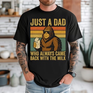 Bigfoot Dad PNG, Po prostu tata, który zawsze wracał z mlekiem PNG, Zabawny Dzień Ojca PNG, Klipart Sasquatch, Projekt koszulki, Sublimacja, DTF