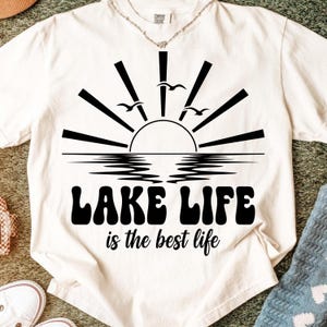 Das Leben am See ist das beste Leben SVG PNG, Sommer See Sublimationsdesign, See Urlaub Zitat Clipart, See Tage Shirt Design, digitaler Download
