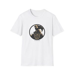 Camiseta gráfica inspirada en Fourth Wing / Camiseta de recuerdo del Colegio de Guerra Basgiath / Regalo único para jinetes de dragones / Póster de viaje literario unisex White