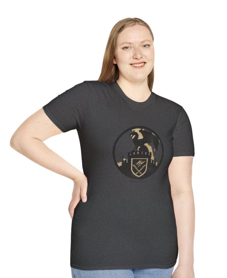 Camiseta gráfica inspirada en Fourth Wing / Camiseta de recuerdo del Colegio de Guerra Basgiath / Regalo único para jinetes de dragones / Póster de viaje literario unisex imagen 4