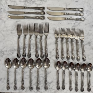 International Summer Rose Stainless Flatware 30 Piece Set /6 Piece Place Setting