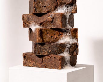 AFRICAN BLACK SOAP/ 150g di sapone grezzo/ sapone alle ceneri di bucce di platano e cacao, con burro di Karité e olio di palma e cocco
